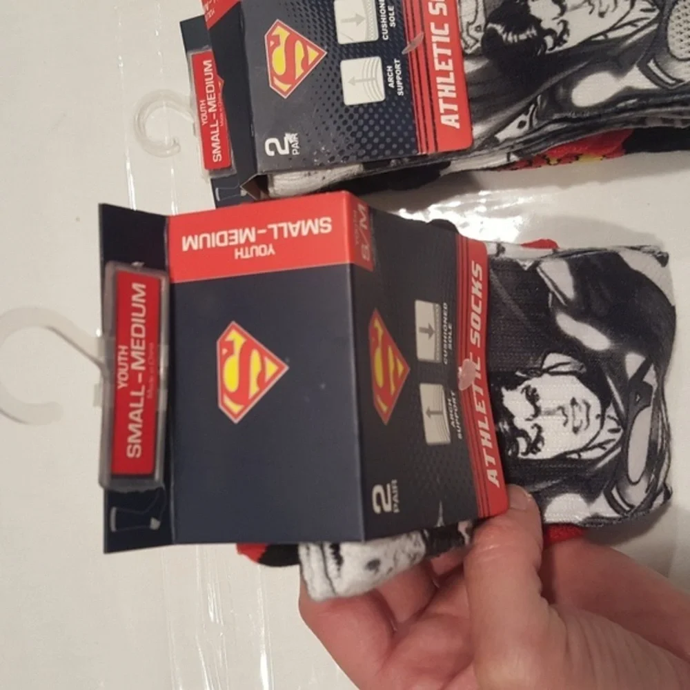 NEW Superman‎ 4 pair, 2 packs YOUTH S/M DC Comics